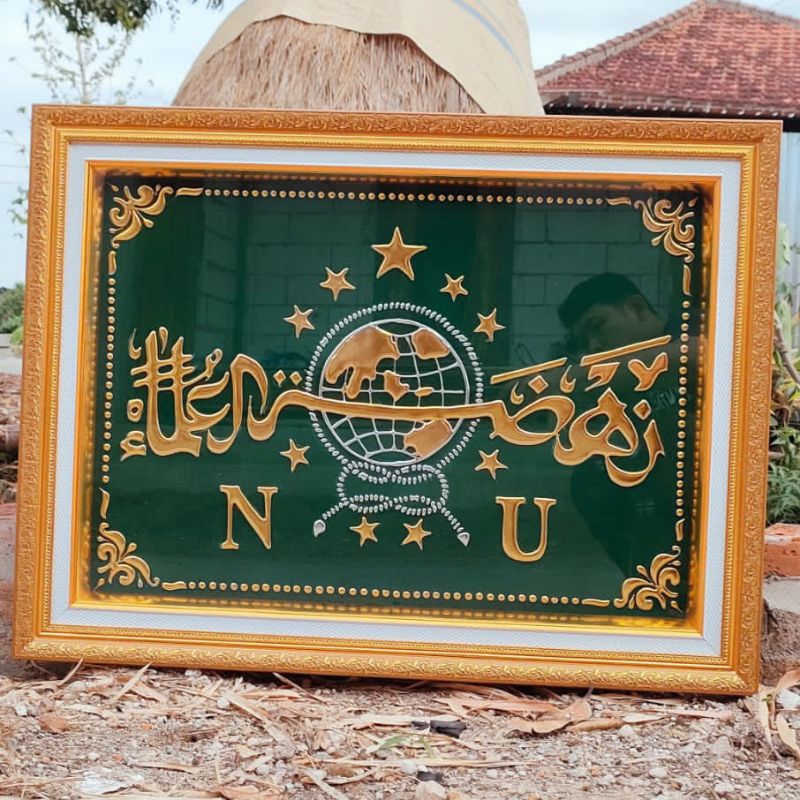 Logo NU prada emas elegan