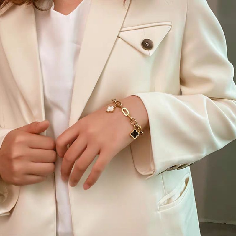 GELANG TANGAN RANTAI TITANIUM FASHION WANITA GELANG CLOVER PREMIUM RANTAI TITANIUM TERBARU VIRAL