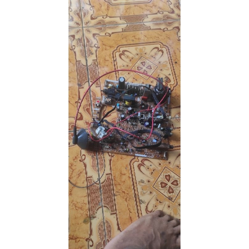 mesin tv flat sharp piccolo layar datar 21inchi kondisi hidup garis buku