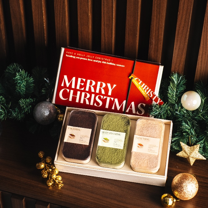 

Cheer Me Up - Christmas Hampers Tiramisu Dessert Box