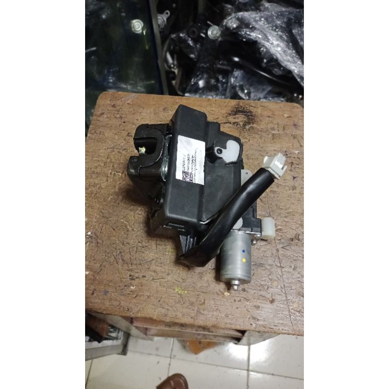 door lock bagasi doorlock pintu bagasi Toyota Fortuner vrz innova Reborn Ventura