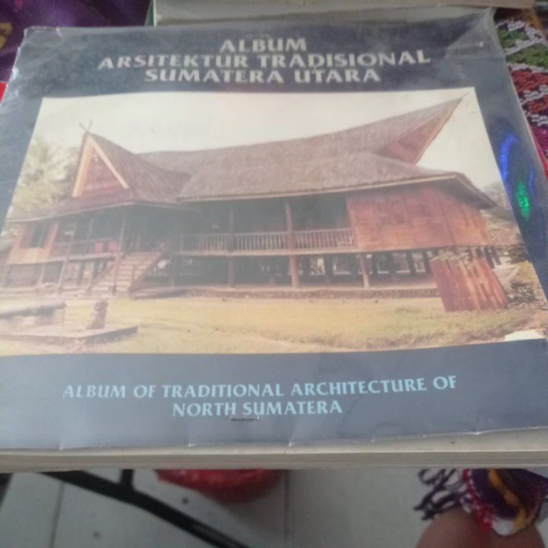 Buku Album Arsitektur tradisional Sumatra Utara