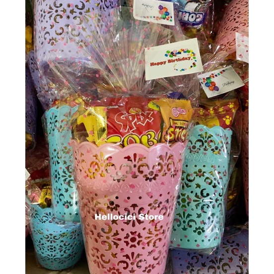 

KODE CHN641 FREE CARD HBD PARCEL BINGKISAN SNACK + KERANJANG ATK KEMASAN ULANG TAHUN