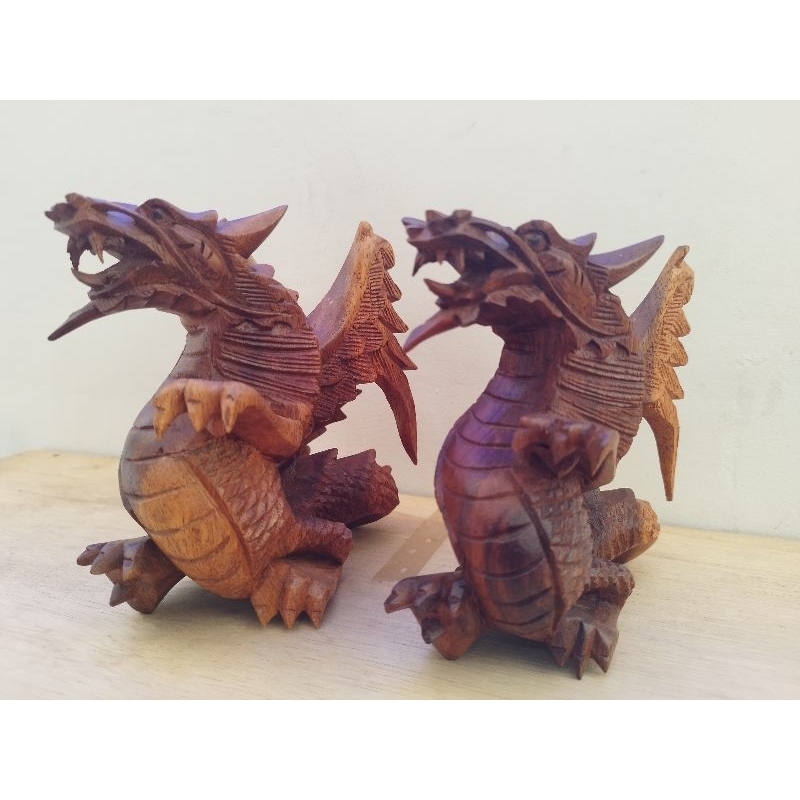 Patung Naga Kayu