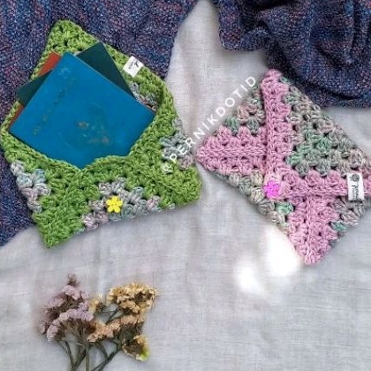 

Book sleeve, cover buku, cover dokumen, pouch rajut, pernikdotid