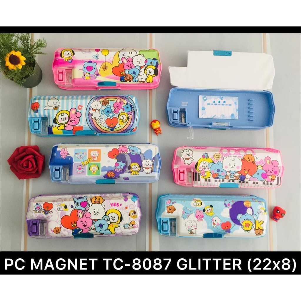 

KOTAK PENSIL MAGNET GLITTER DUA SISI BENTUK OVAL DENGAN RAUTAN PENSIL KARAKTER KARTUN.TC-8087