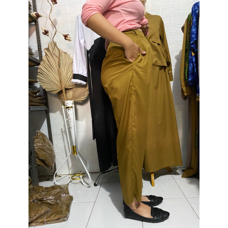 Bawahan Celana Pemda Wanita Keki Tua