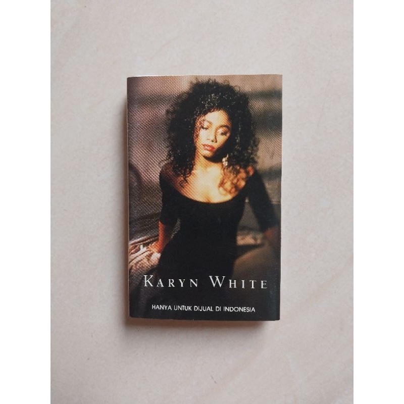 KASET PITA KARYN WHITE