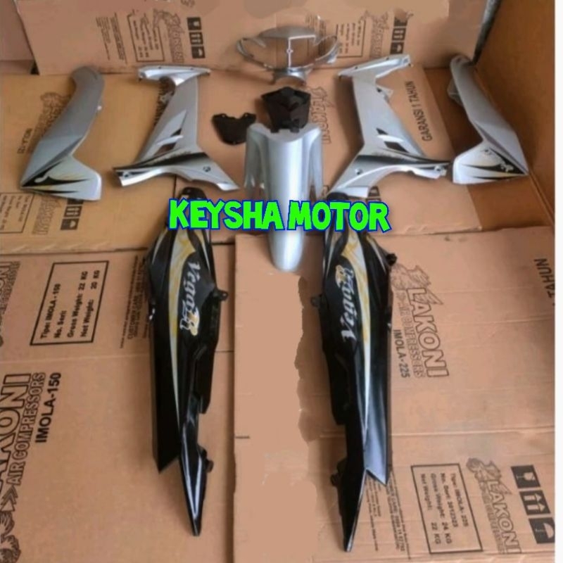 COVER BODY HALUS YAMAHA VEGA R NEW SILVER HITAM