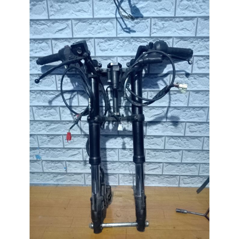 Shock USD Yamaha R15 v3 cocok untuk modif Yamaha R15 v2