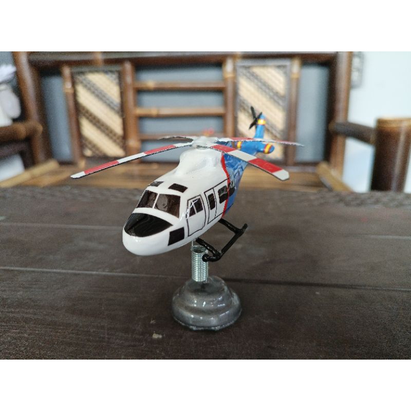 miniatur pesawat helikopter nbell 412 motif biru putih