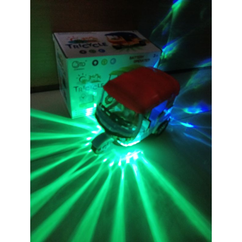 Mainan Bajaj anak lampu dan musik