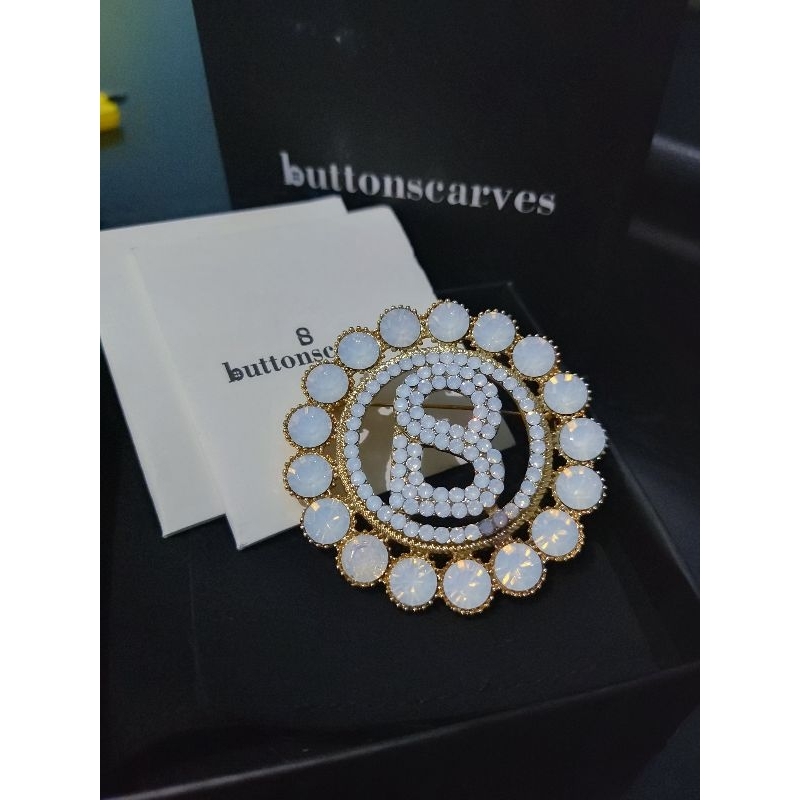 brooch buttonscarves / preloved brooch buttonscarves / sara brooch