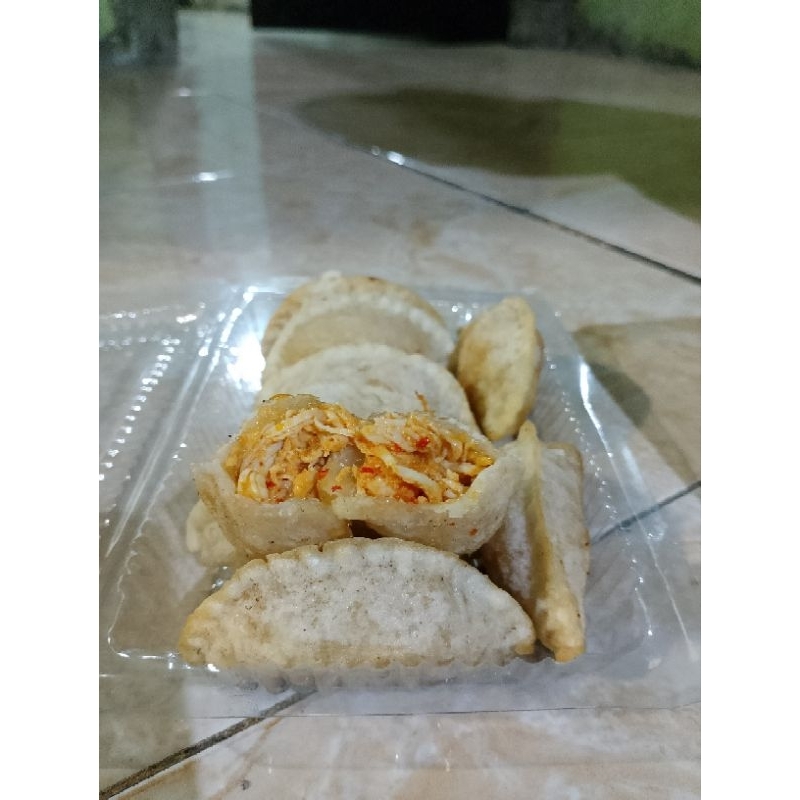 

Aci isian ayam suwir pedas
