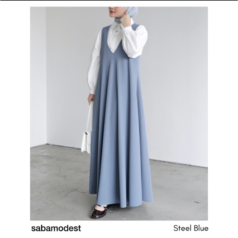 SABA PLEATED V DRESS STEEL BLUE | PRELOVED SABA MODEST