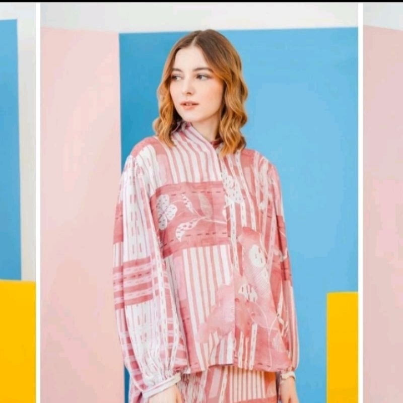 Benang Jarum Nami Pleated Sleeve shirt - Red