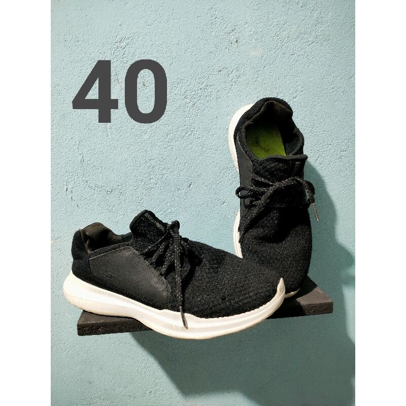 sepatu branded Second