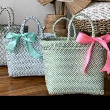 

Tas hampers / tas parsel / tas kado anyaman plastik premium