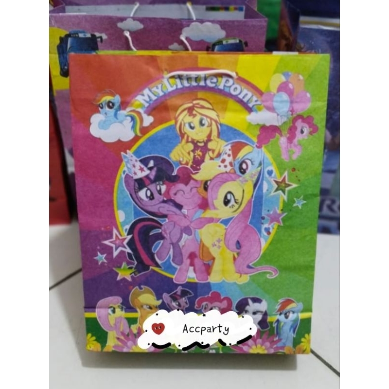 

Tas Snack Karakter Kuda Pony 20×28cm / Tas Kertas Ulang Tahun / Tas Kado (10lmbr)