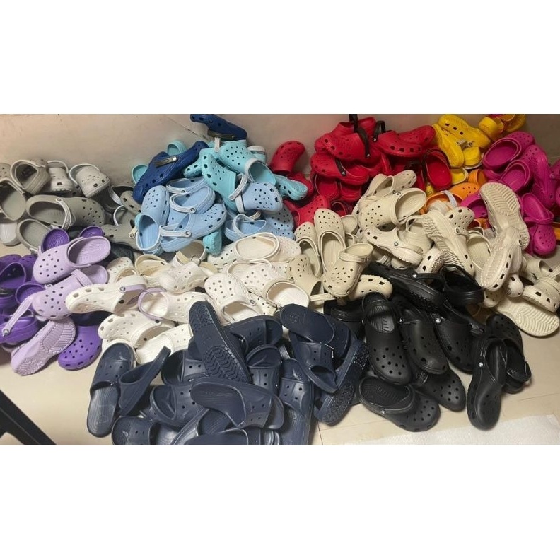 DISKON BRANDS FESTIVAL SANDAL CROCS CUTTING RIJEK PABRIK