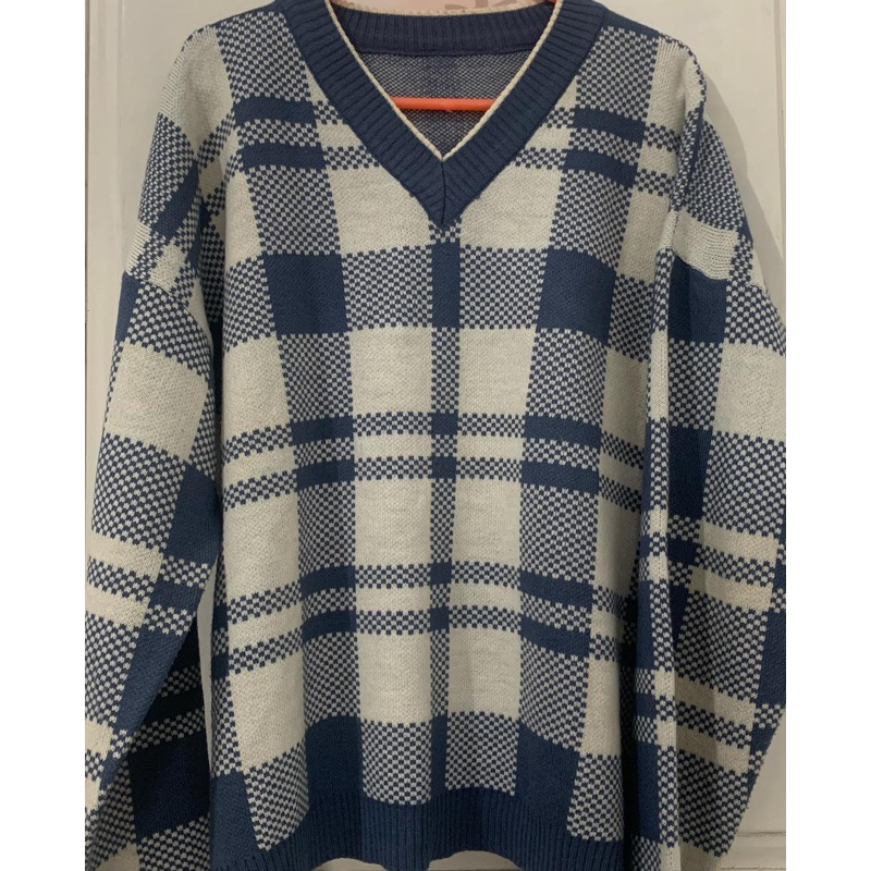 Sweater rajut v neck