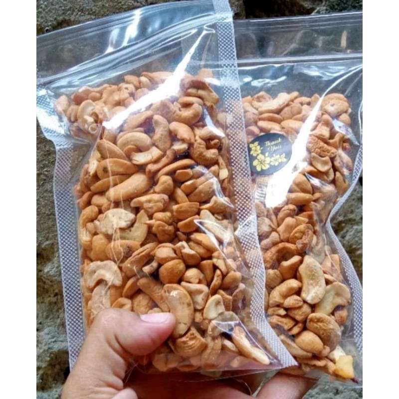 

Kacang Mede Patahan Pecahan Matang 1kg