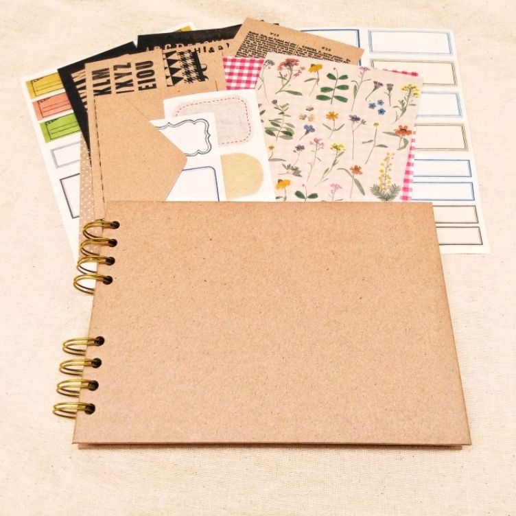 

Dijual Murah Scrapbook A5 DP23 scrapbook album x15cm 2x14cm