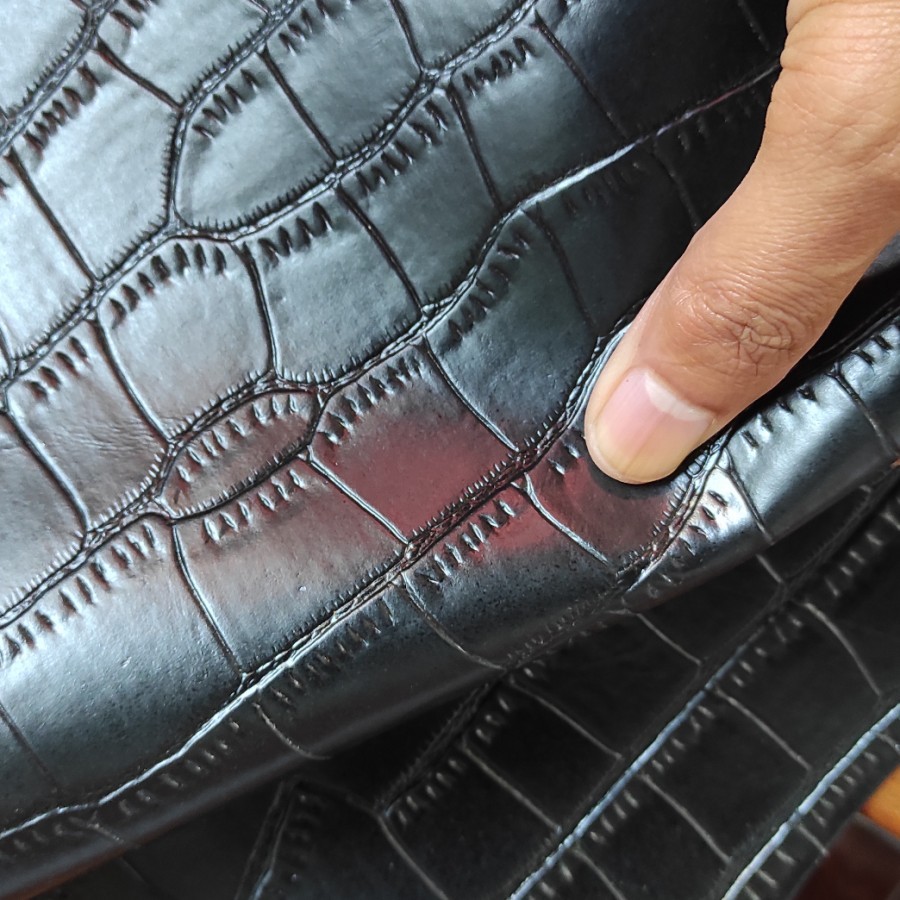 kulit sapi motif buaya perut