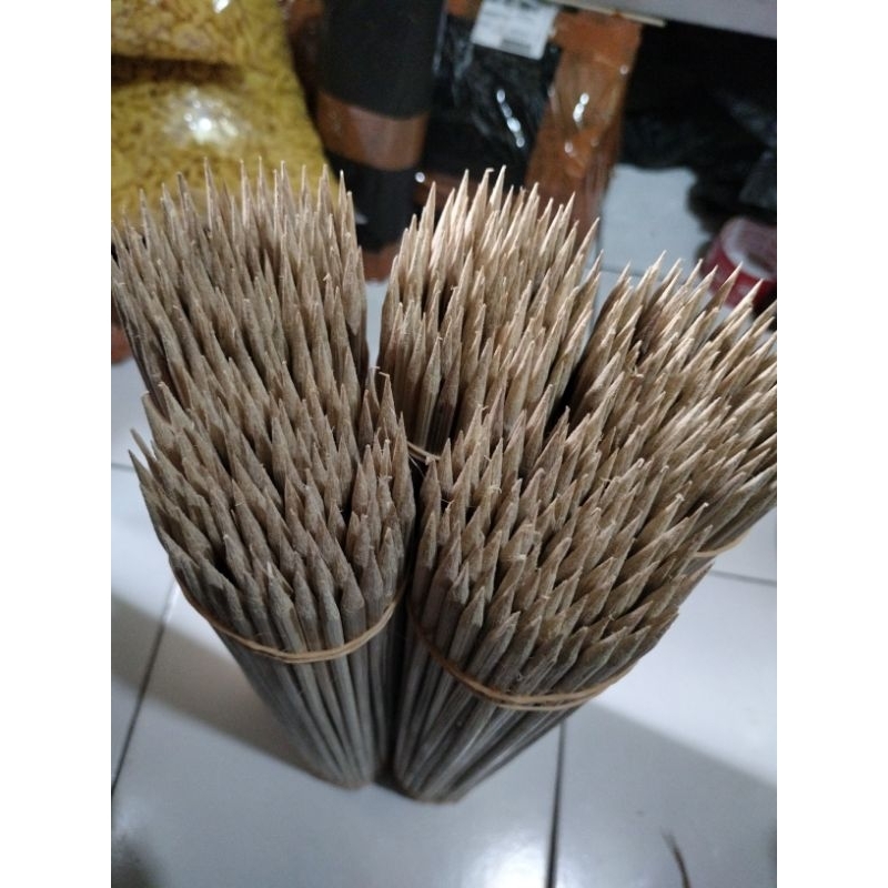 Tusuk  sate l stik bambu 45 cm diameter +-5 mm tersedia runcing dan tumpul dibuat dengan menggunakan