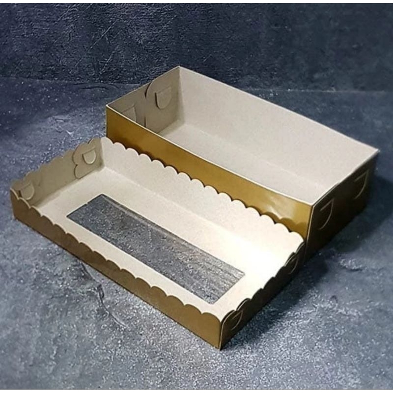 

Dus Kaca Mas 12x25 x7 isi 10 pc Kardus Kue Dus Gold 12x25