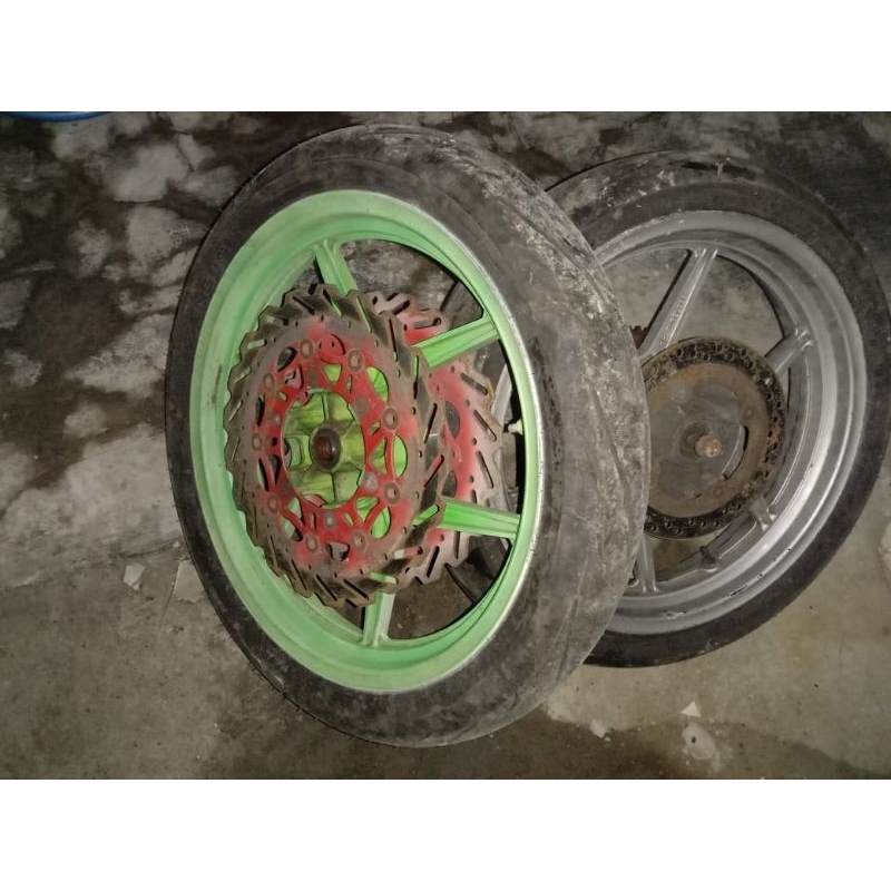 velg+ ban r17 tapak lebar Axioo bekas minerva /Megapro masuk