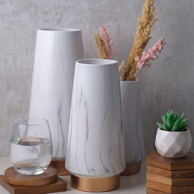 Vas Bunga Putih Stripe Gold Keramik Pajangan Dekorasi Modern Minimalis