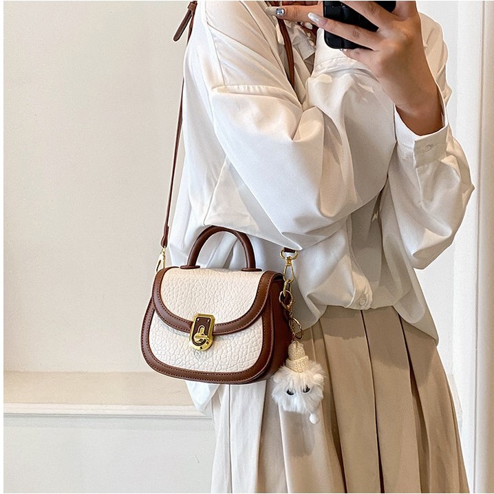 SLINGBAG TAS SELEMPANG WANITA CEWEK PEREMPUAN CANTIK FASHION IMPORT AKSESORIS POM BULU MODEL BULAT K