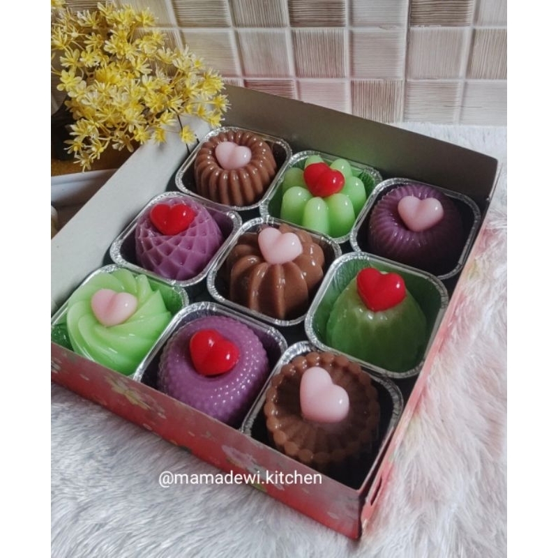 

Puding Viral Skat 9 dengan 3 varian rasa dal 1 box Puding hampera