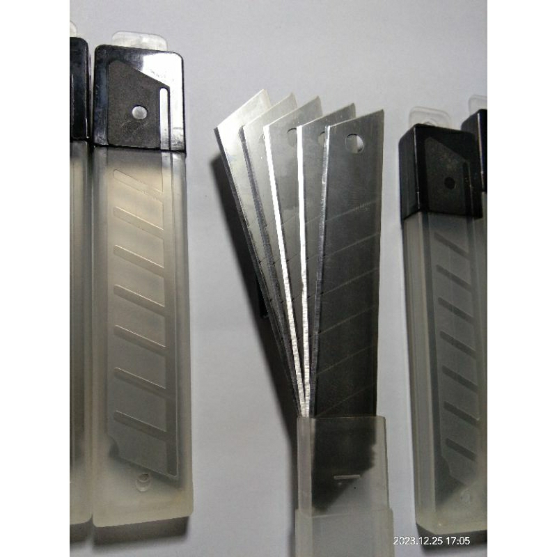 

Refiil/ isi ulang cadangan pisau kater besar