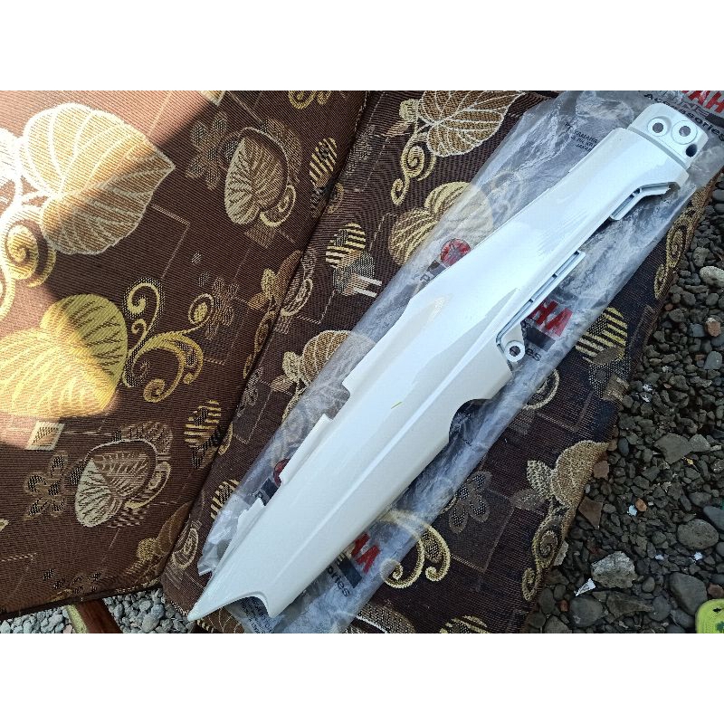 COVER BODI BODY BELAKANG PUTIH KANAN FIZR F1ZR VEGA PUTIH ORIGINAL YGP