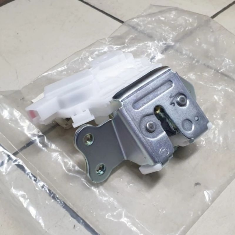 Door Lock Bagasi Asli Mitsubishi All New Pajero Sport