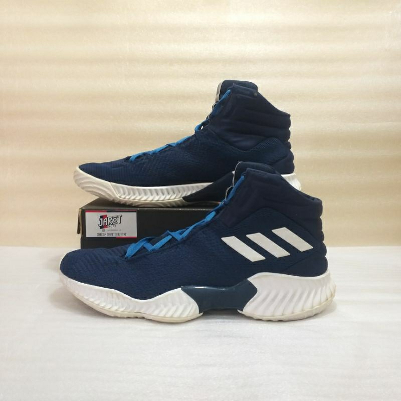 SEPATU VOLI DAN BASKET ADIDAS