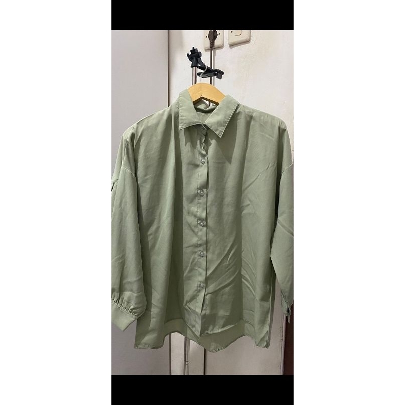 atasan wanita warna Sage green