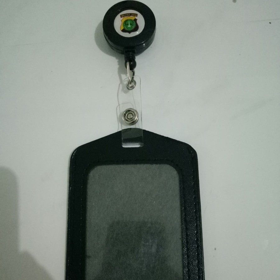 

Name Tag Id Card kulit kalep Hitam plus yoyo dan Logo Polda Metro Jaya