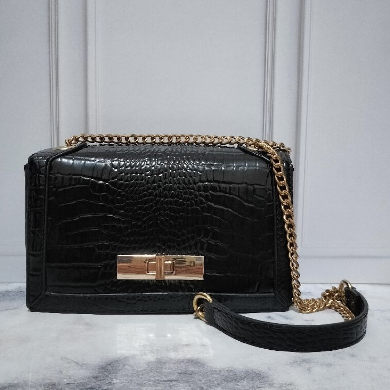 Stradivarius Sling Bag Croco in Black Tas Preloved