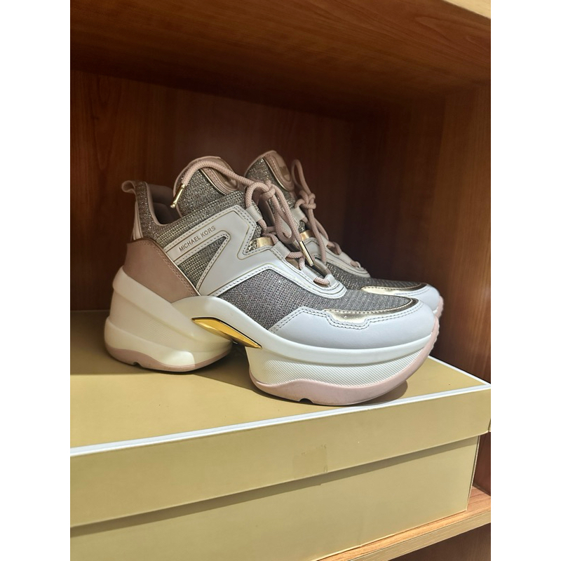 Preloved Michael Kors shoes trainee