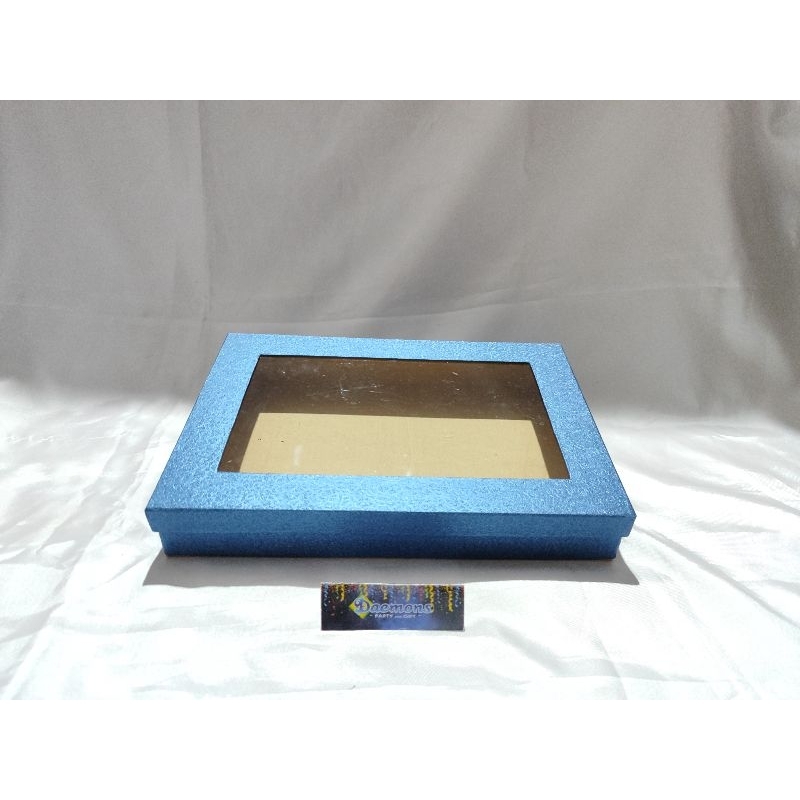 

BOX KEMEJA MIKA KECIL 32.5 X 22.5 X 5 / GIFT BOX / GIFT BOX SEDANG / GIFT BOX KECIL / BOX HAMPERS / DUS COKLAT / GIFT BOX / BOX KADO / BOX HARD COVER