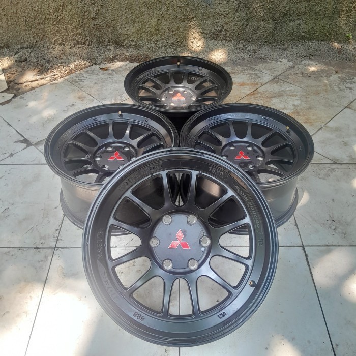 velg mobil bekas MASTER ring 18 pcd 6x139 untuk pajero fortuner everes
