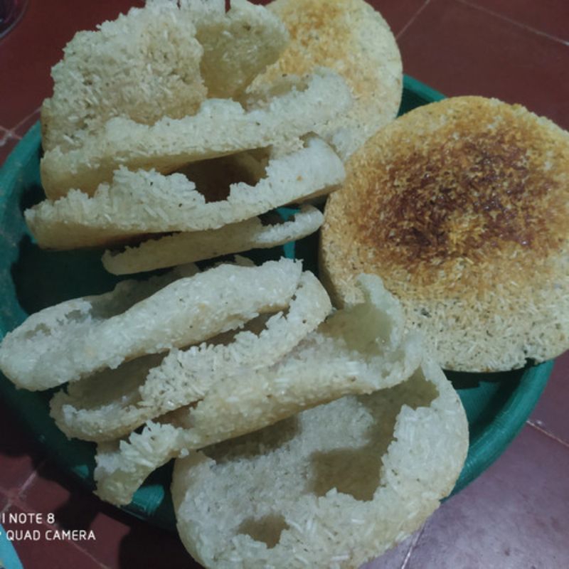 

KERAK/INTIP NASI MENTAH (3 LEMPENG) CEMILAN JADUL,ENAK,RENYAH,DAN MURAH