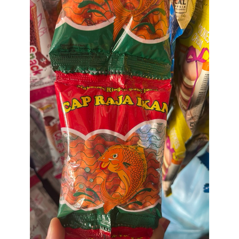 

Raja ikan snack renceng 14gram x 10pcs / Snack jadul raja ikan / Raja ikan gurih pedas