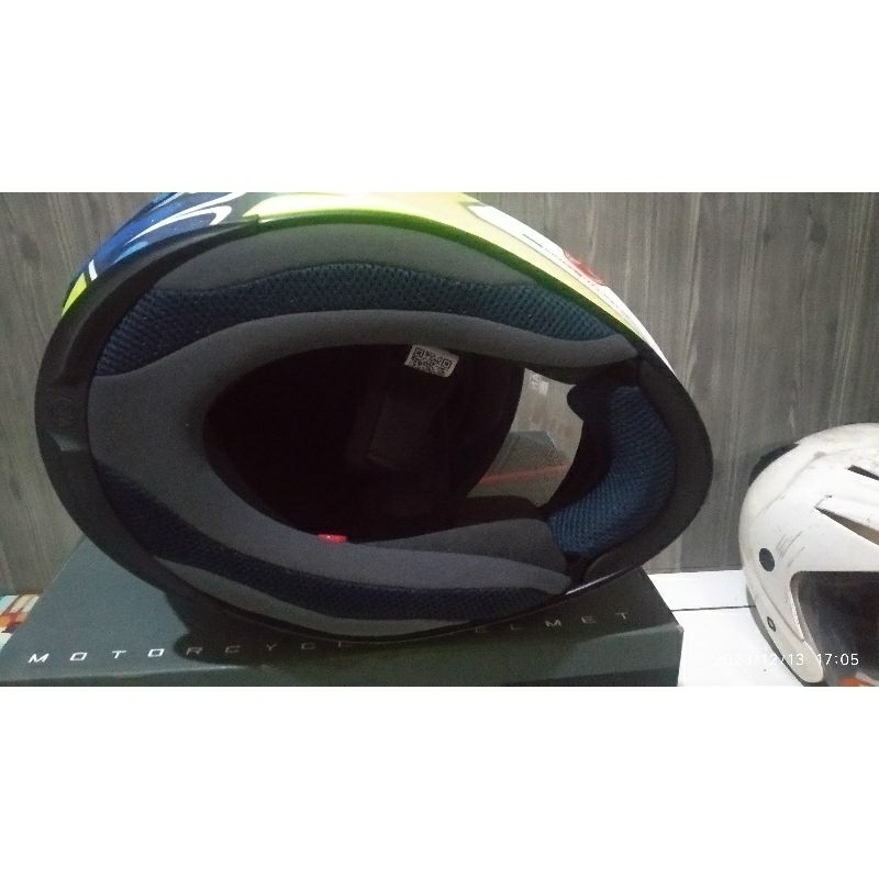 Helm KYT KR1