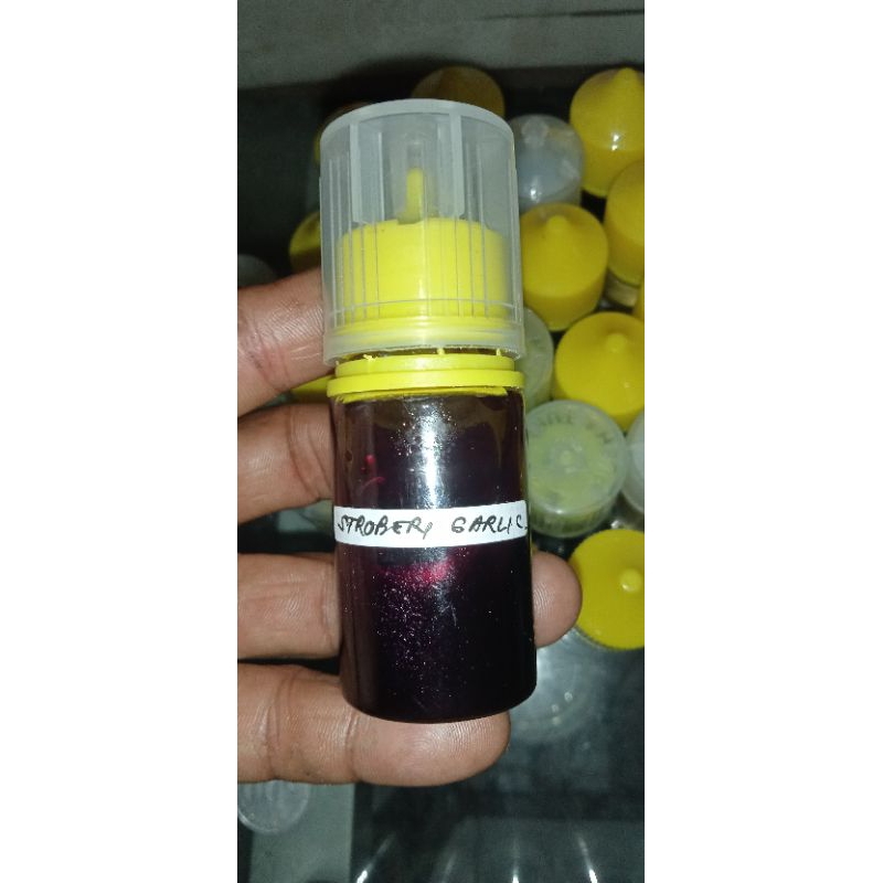 Essen oplosan STROBERI GARLIC aroma wangi khusus indukan Babon Mas dan patin