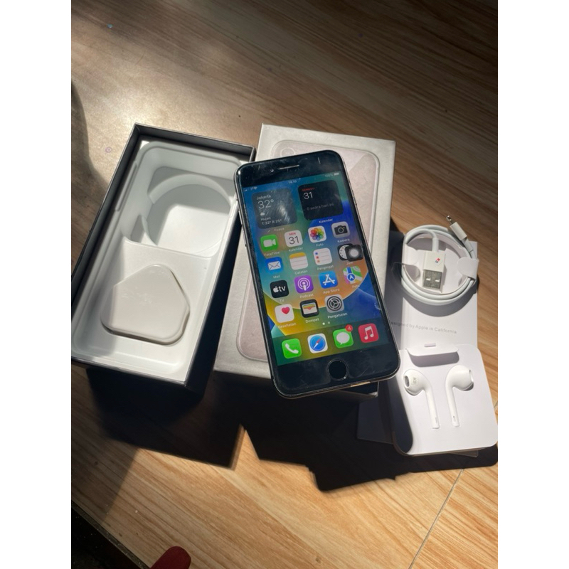 Iphone 8 64GB Original Mulus Terawat Bisa Pakai kartu Fullset Sesuai Gambar Dan Deskripsi Paling Mur