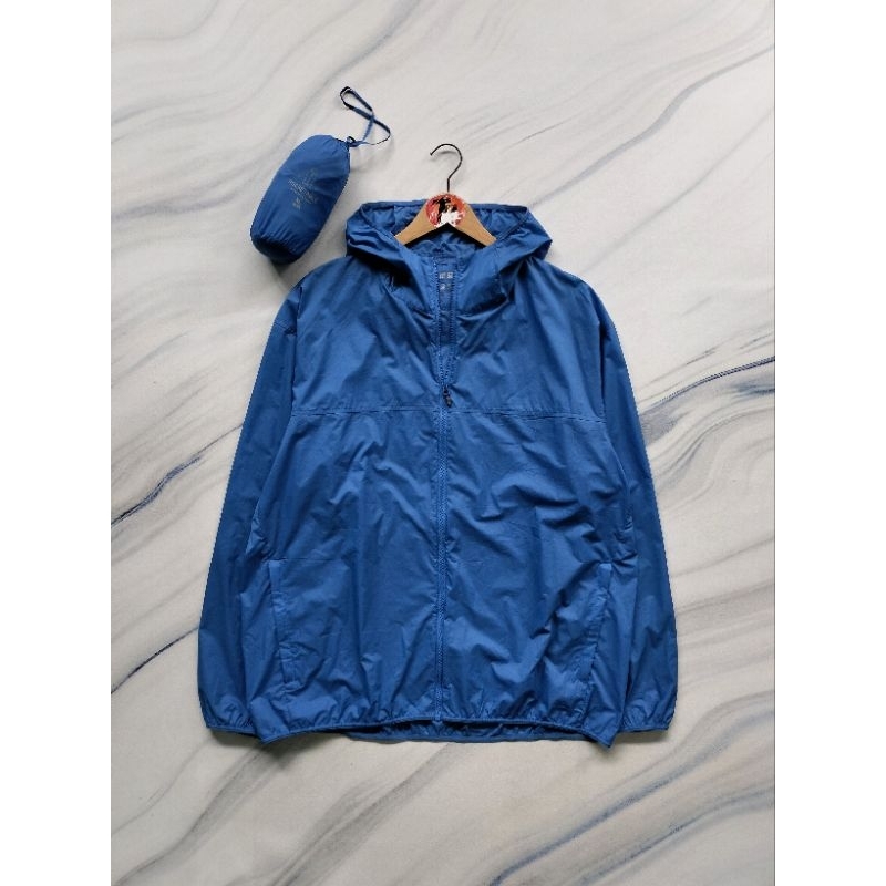 UNIQLO lightweight jacket pocketable